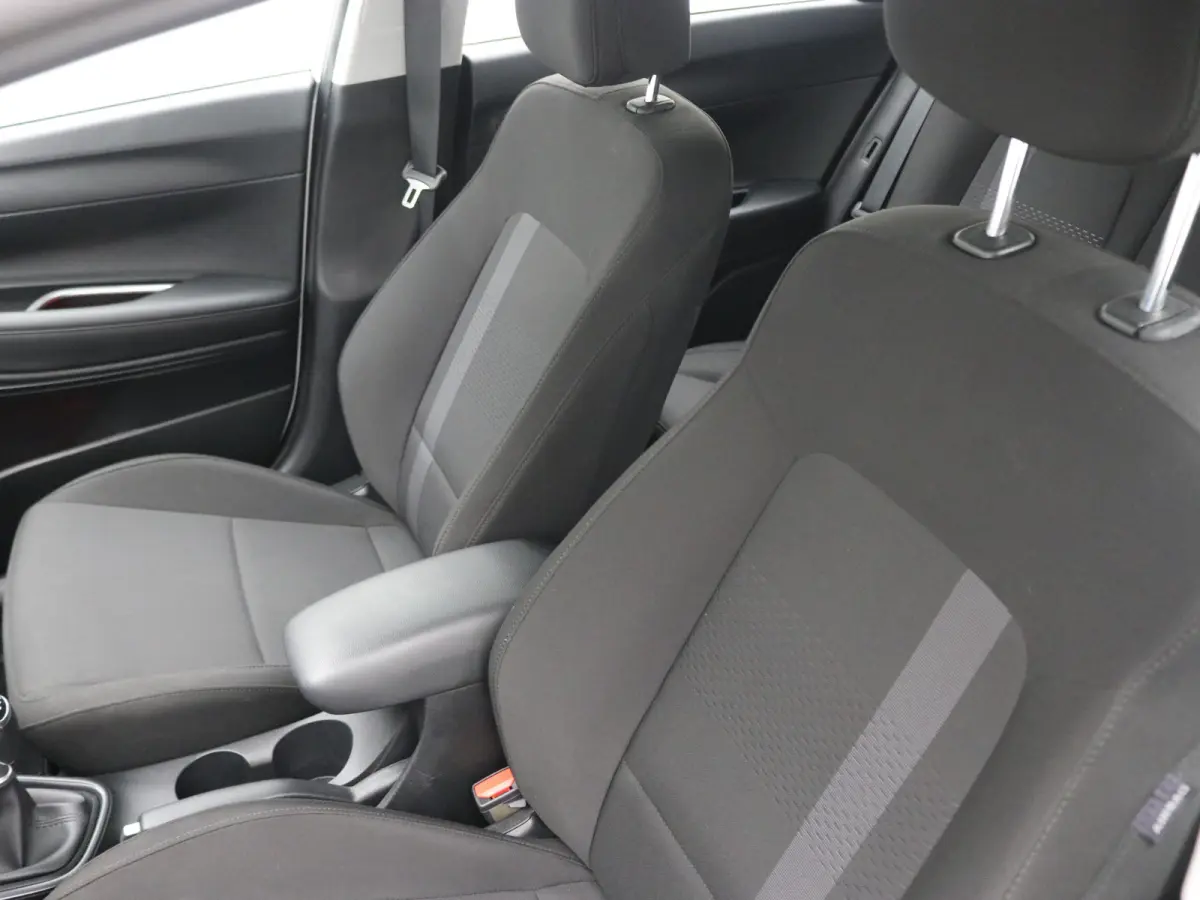 1.0 T-GDI 100pk Comfort | Airco | Camera | Carplay | Cruise control | Dodehoek detectie | Navigatie | Parkeersensoren | Digitaal cockpit | Lichtmetalen velgen