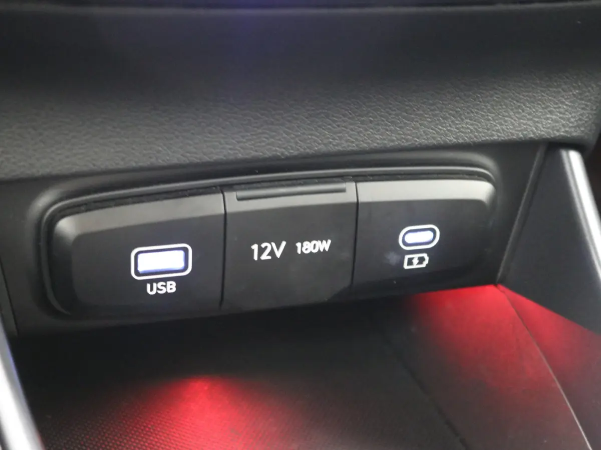 1.0 T-GDI 100pk Comfort | Airco | Camera | Carplay | Cruise control | Dodehoek detectie | Navigatie | Parkeersensoren | Digitaal cockpit | Lichtmetalen velgen