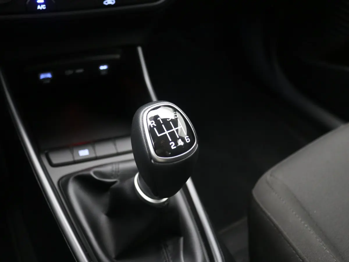 1.0 T-GDI 100pk Comfort | Airco | Camera | Carplay | Cruise control | Dodehoek detectie | Navigatie | Parkeersensoren | Digitaal cockpit | Lichtmetalen velgen
