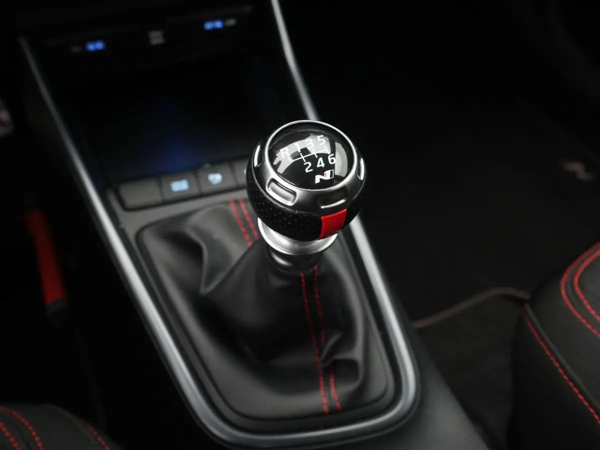 1.0 T-GDI N Line APPLE CARPLAY | NAVIGATIE | CAMERA | VIRTUEEL | N-LINE | CRUISE | AIRCO | LMV | 12 MAANDEN BOVAG GARANTIE |