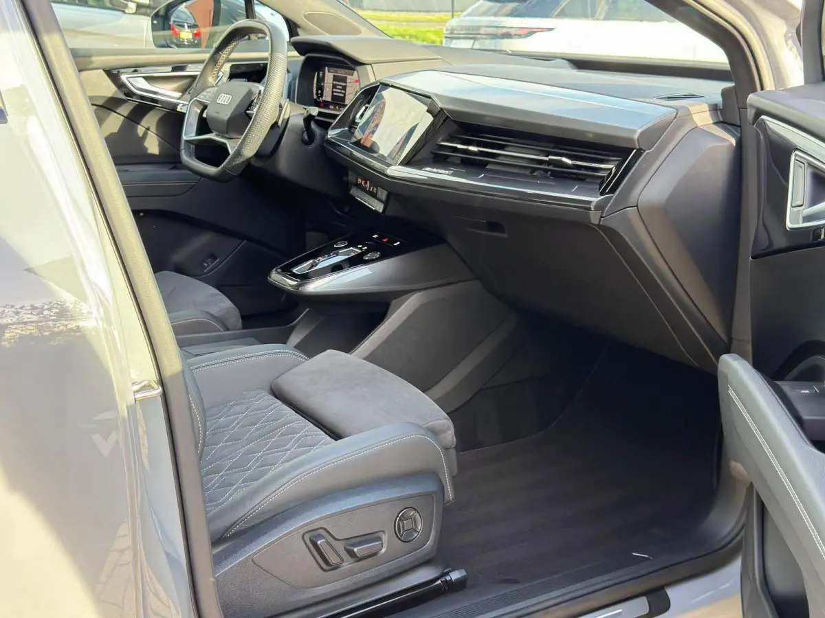 50 Quattro S-Line Competition 77 kWh|BTW|RS Interieur|Nardo Moonstone Grey|Org NL NAP|1 Eig|Head Up|Leder|CarPlay|Led Matrix|ACC|Dealer Onderhouden