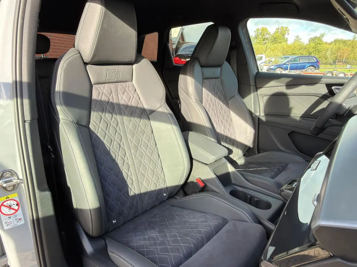 50 Quattro S-Line Competition 77 kWh|BTW|RS Interieur|Nardo Moonstone Grey|Org NL NAP|1 Eig|Head Up|Leder|CarPlay|Led Matrix|ACC|Dealer Onderhouden