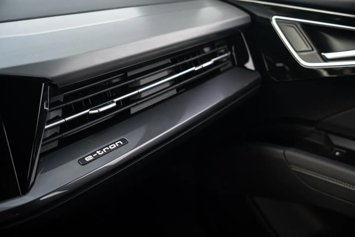 50 Quattro S-Line Competition 77 kWh|BTW|RS Interieur|Nardo Moonstone Grey|Org NL NAP|1 Eig|Head Up|Leder|CarPlay|Led Matrix|ACC|Dealer Onderhouden