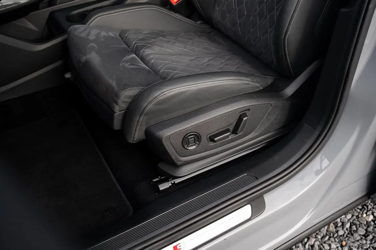 50 Quattro S-Line Competition 77 kWh|BTW|RS Interieur|Nardo Moonstone Grey|Org NL NAP|1 Eig|Head Up|Leder|CarPlay|Led Matrix|ACC|Dealer Onderhouden