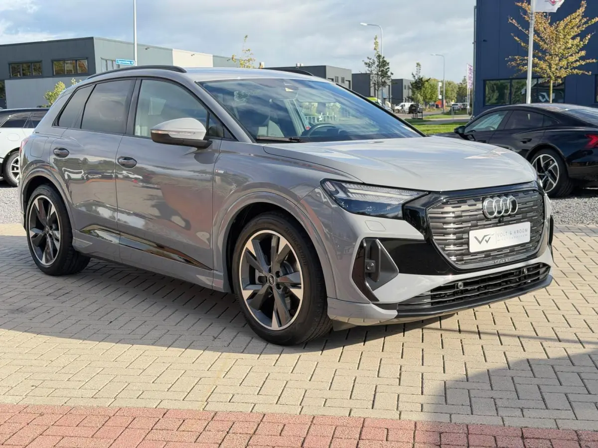 50 Quattro S-Line Competition 77 kWh|BTW|RS Interieur|Nardo Moonstone Grey|Org NL NAP|1 Eig|Head Up|Leder|CarPlay|Led Matrix|ACC|Dealer Onderhouden