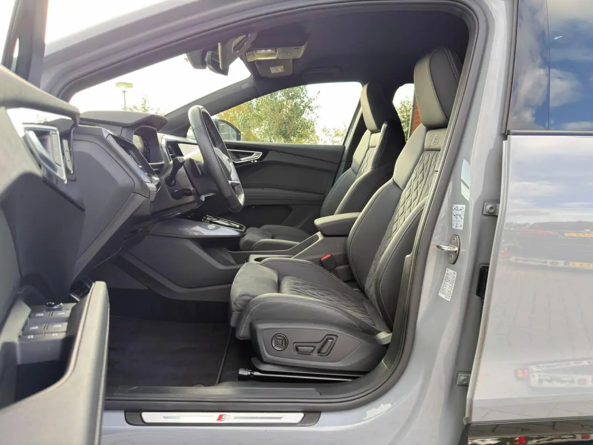 50 Quattro S-Line Competition 77 kWh|BTW|RS Interieur|Nardo Moonstone Grey|Org NL NAP|1 Eig|Head Up|Leder|CarPlay|Led Matrix|ACC|Dealer Onderhouden