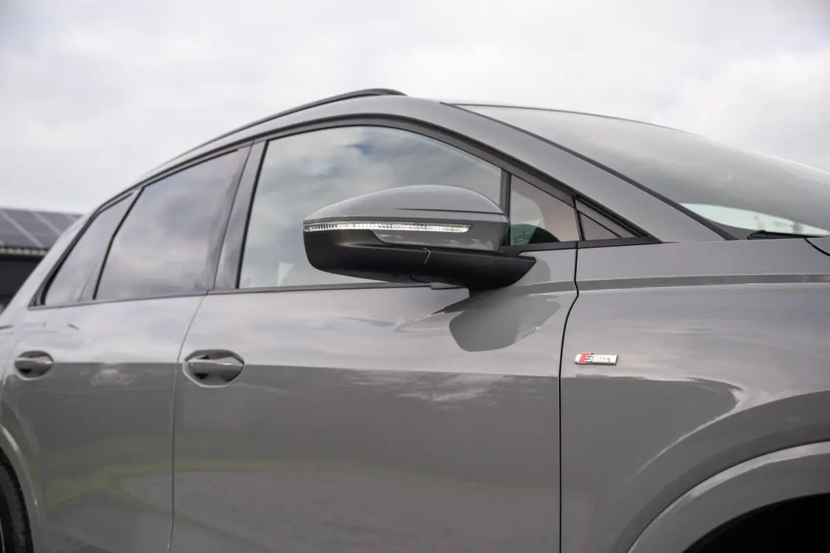 50 Quattro S-Line Competition 77 kWh|BTW|RS Interieur|Nardo Moonstone Grey|Org NL NAP|1 Eig|Head Up|Leder|CarPlay|Led Matrix|ACC|Dealer Onderhouden
