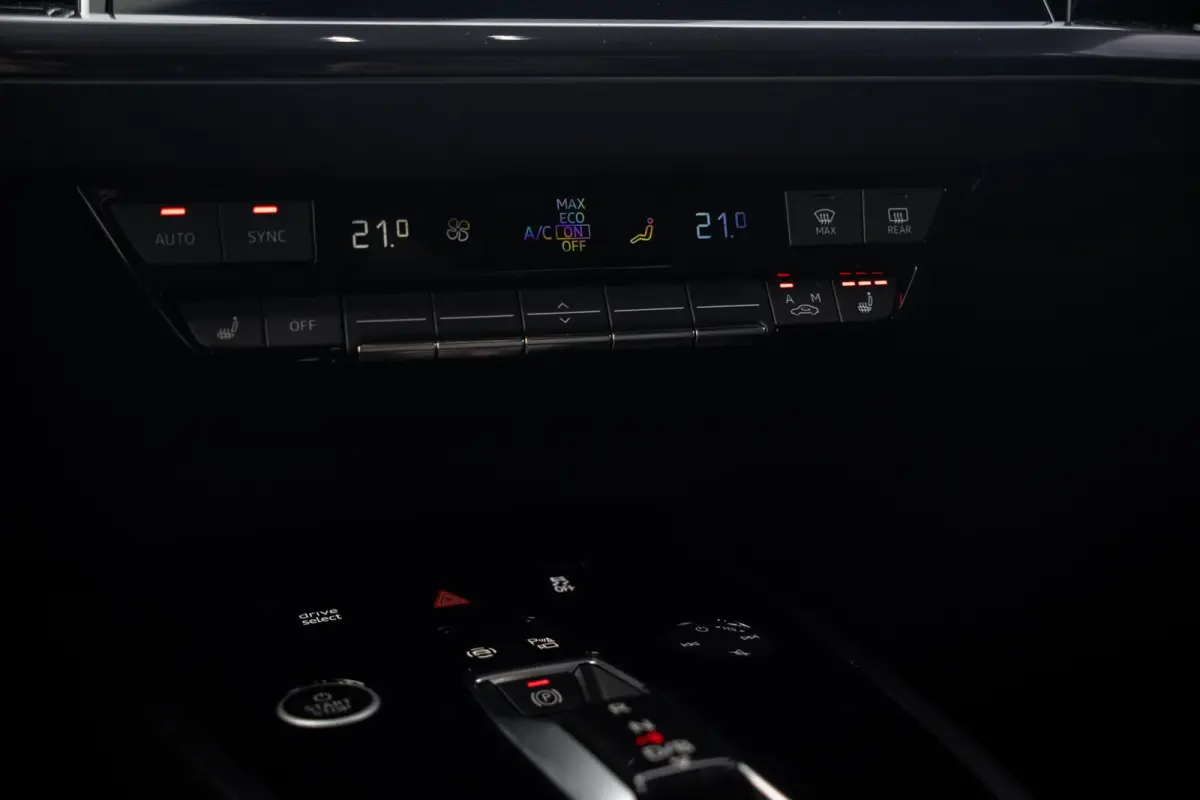50 Quattro S-Line Competition 77 kWh|BTW|RS Interieur|Nardo Moonstone Grey|Org NL NAP|1 Eig|Head Up|Leder|CarPlay|Led Matrix|ACC|Dealer Onderhouden