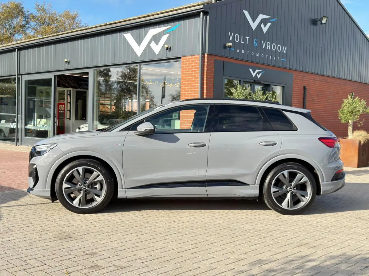 50 Quattro S-Line Competition 77 kWh|BTW|RS Interieur|Nardo Moonstone Grey|Org NL NAP|1 Eig|Head Up|Leder|CarPlay|Led Matrix|ACC|Dealer Onderhouden