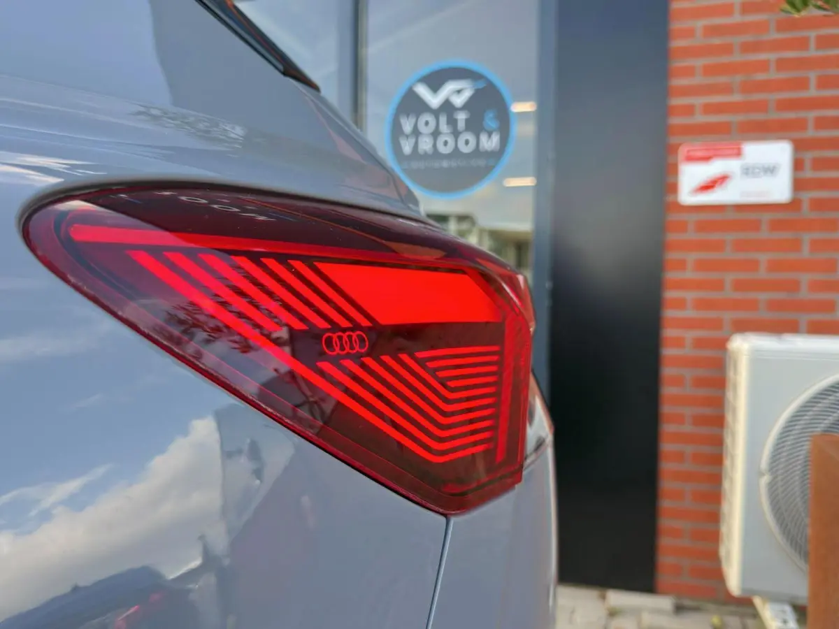 50 Quattro S-Line Competition 77 kWh|BTW|RS Interieur|Nardo Moonstone Grey|Org NL NAP|1 Eig|Head Up|Leder|CarPlay|Led Matrix|ACC|Dealer Onderhouden