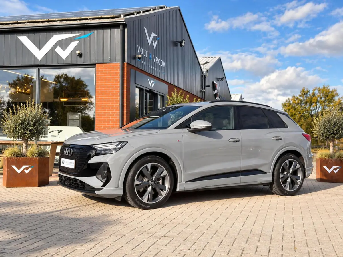50 Quattro S-Line Competition 77 kWh|BTW|RS Interieur|Nardo Moonstone Grey|Org NL NAP|1 Eig|Head Up|Leder|CarPlay|Led Matrix|ACC|Dealer Onderhouden
