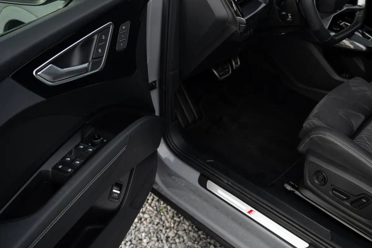 50 Quattro S-Line Competition 77 kWh|BTW|RS Interieur|Nardo Moonstone Grey|Org NL NAP|1 Eig|Head Up|Leder|CarPlay|Led Matrix|ACC|Dealer Onderhouden