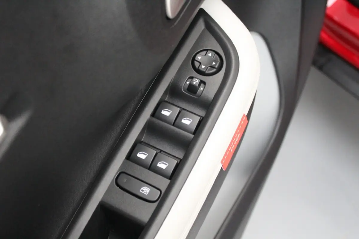1.2 Hybrid 110pk Max AUTOMAAT | CAMERA | CARPLAY | CRUISE CONTROLE | LED | PARK.SENSOREN