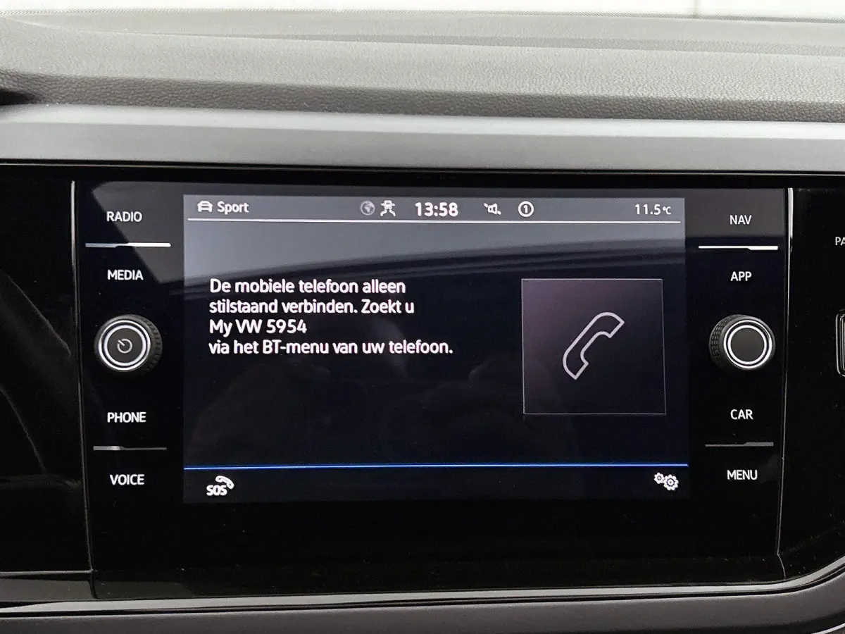 1.0 TSI R-Line Business | 95 PK | Apple Carplay / Android Auto | Stoelverwarming | Parkeercamera | Adaptieve Cruise Control | Navigatie |