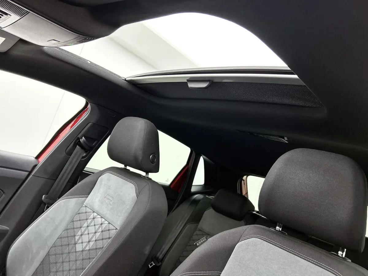 1.0 TSI R-Line Business | 95 PK | Apple Carplay / Android Auto | Stoelverwarming | Parkeercamera | Adaptieve Cruise Control | Navigatie |