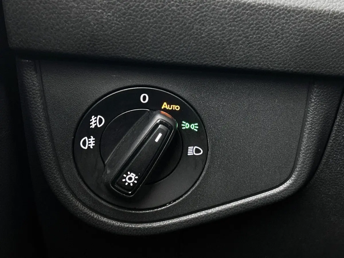 1.0 TSI R-Line Business | 95 PK | Apple Carplay / Android Auto | Stoelverwarming | Parkeercamera | Adaptieve Cruise Control | Navigatie |