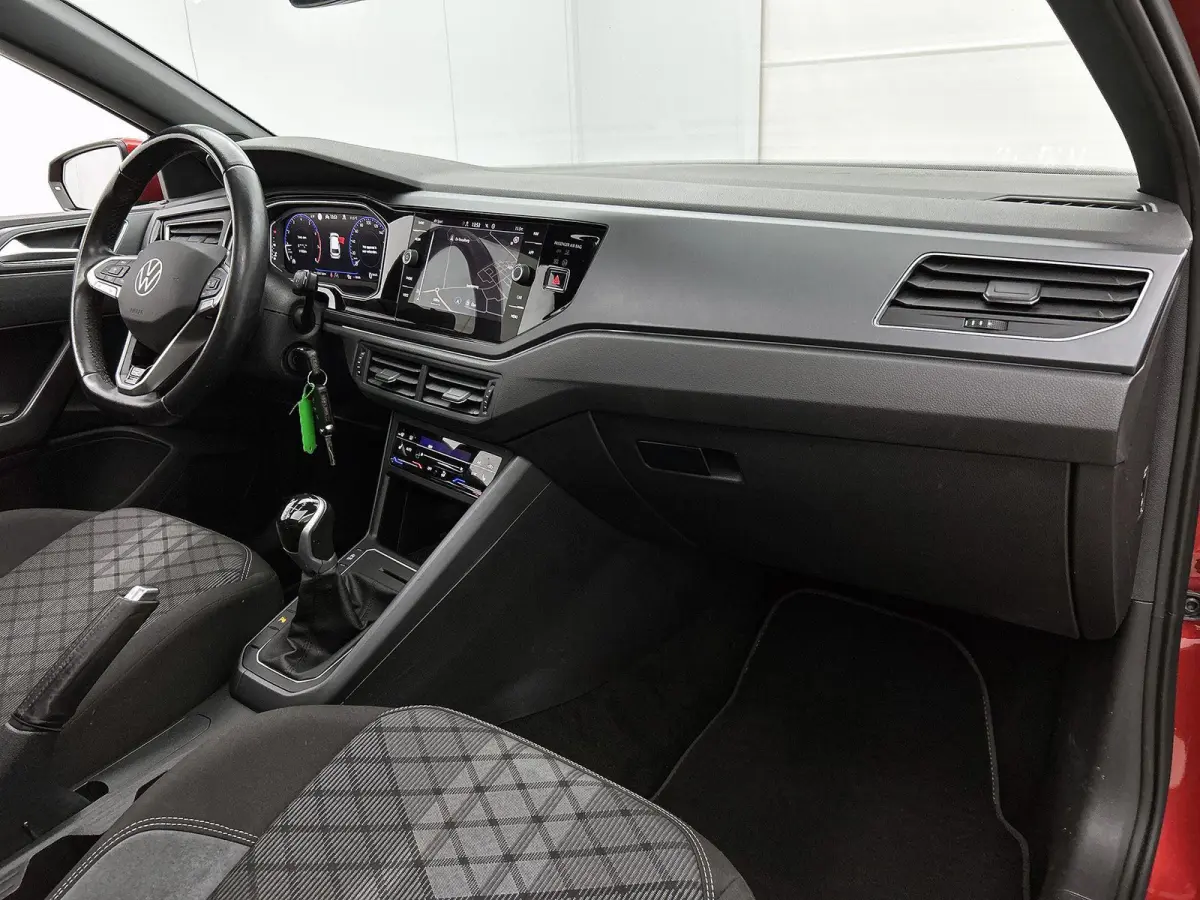 1.0 TSI R-Line Business | 95 PK | Apple Carplay / Android Auto | Stoelverwarming | Parkeercamera | Adaptieve Cruise Control | Navigatie |