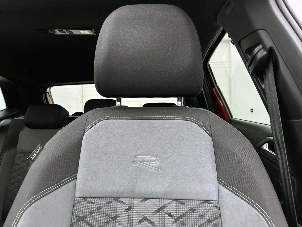 1.0 TSI R-Line Business | 95 PK | Apple Carplay / Android Auto | Stoelverwarming | Parkeercamera | Adaptieve Cruise Control | Navigatie |