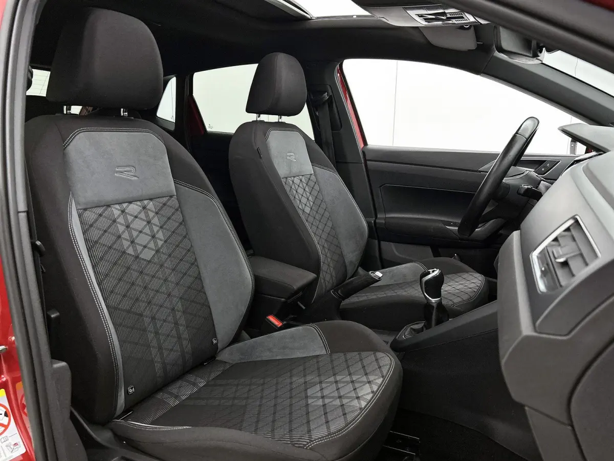 1.0 TSI R-Line Business | 95 PK | Apple Carplay / Android Auto | Stoelverwarming | Parkeercamera | Adaptieve Cruise Control | Navigatie |