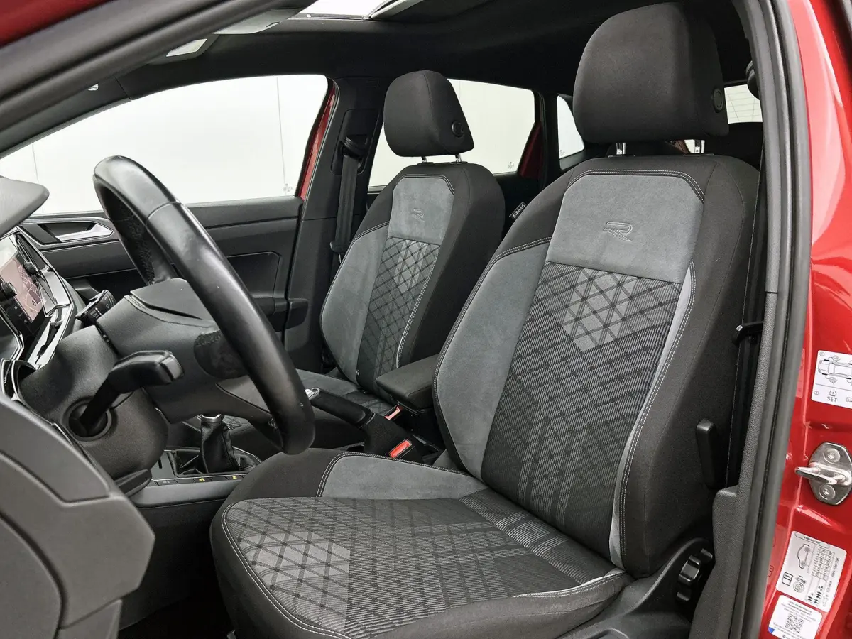 1.0 TSI R-Line Business | 95 PK | Apple Carplay / Android Auto | Stoelverwarming | Parkeercamera | Adaptieve Cruise Control | Navigatie |