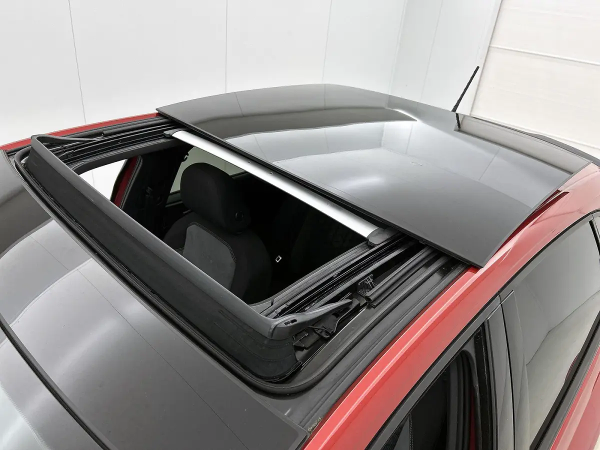 1.0 TSI R-Line Business | 95 PK | Apple Carplay / Android Auto | Stoelverwarming | Parkeercamera | Adaptieve Cruise Control | Navigatie |