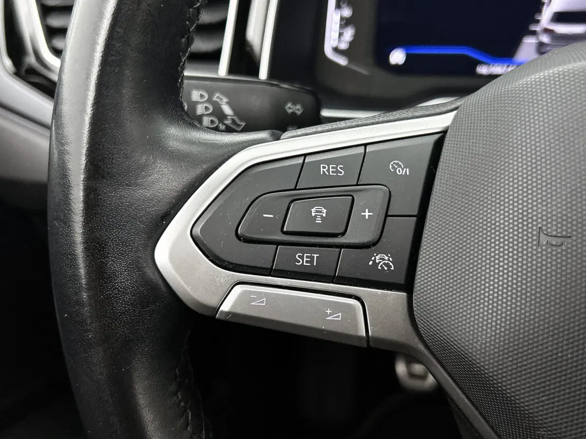 1.0 TSI R-Line Business | 95 PK | Apple Carplay / Android Auto | Stoelverwarming | Parkeercamera | Adaptieve Cruise Control | Navigatie |