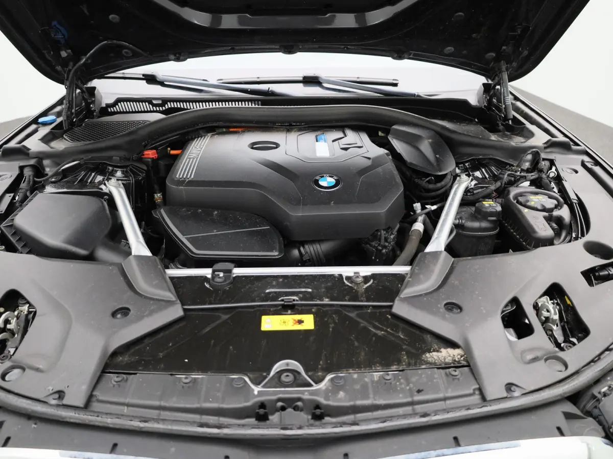 530e 215kW xDrive Auto | Achteruitrijcamera | Apple Carplay | Stoelverwarming | Climate Control | Navigatie | Elektr. achterklep |