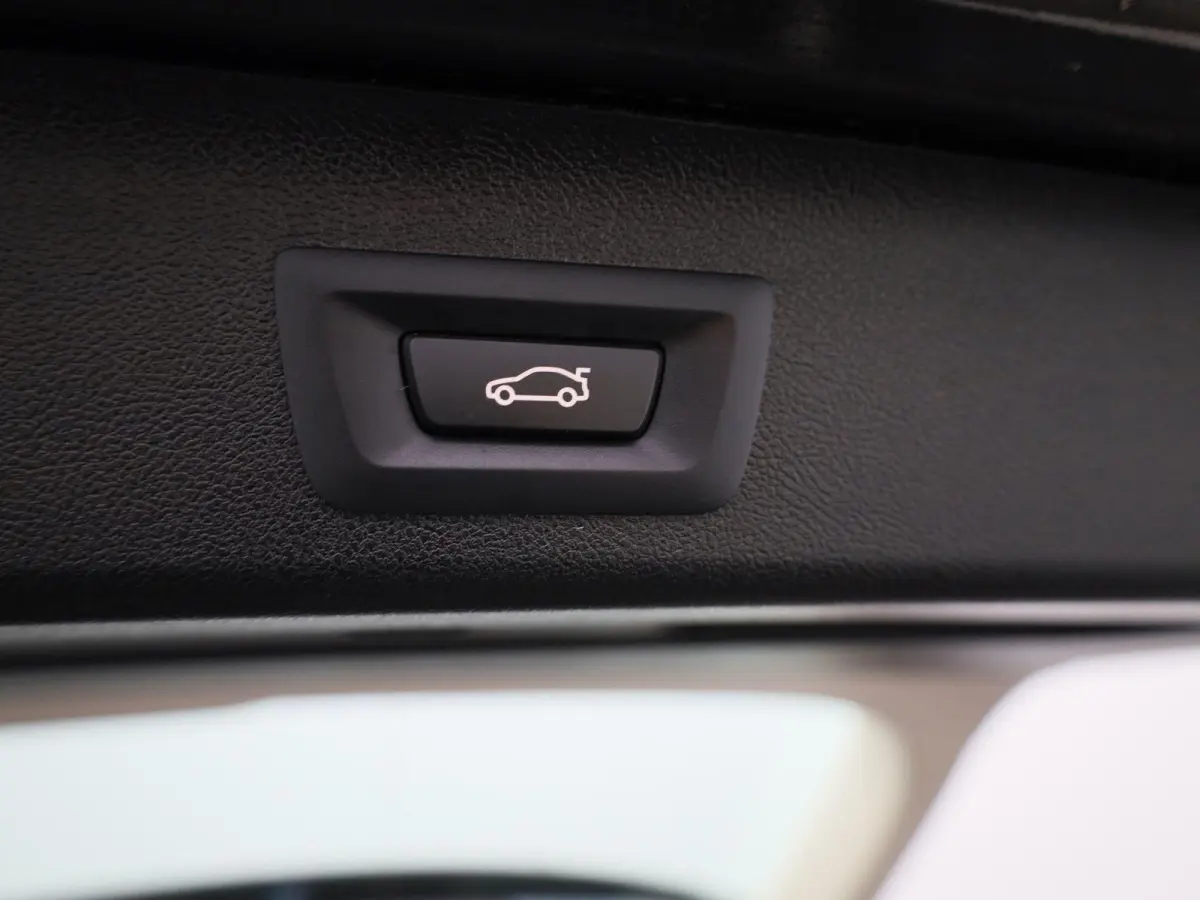 530e 215kW xDrive Auto | Achteruitrijcamera | Apple Carplay | Stoelverwarming | Climate Control | Navigatie | Elektr. achterklep |