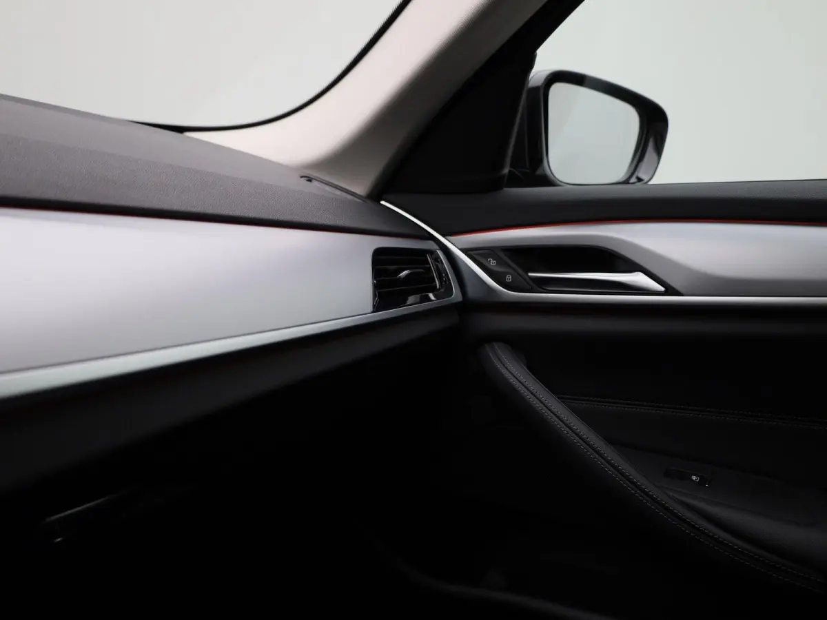 530e 215kW xDrive Auto | Achteruitrijcamera | Apple Carplay | Stoelverwarming | Climate Control | Navigatie | Elektr. achterklep |