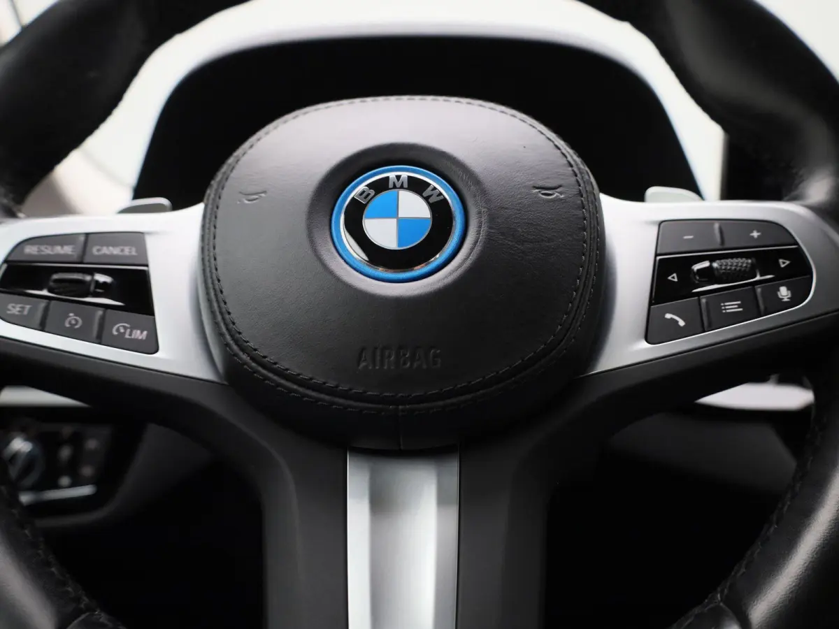 530e 215kW xDrive Auto | Achteruitrijcamera | Apple Carplay | Stoelverwarming | Climate Control | Navigatie | Elektr. achterklep |
