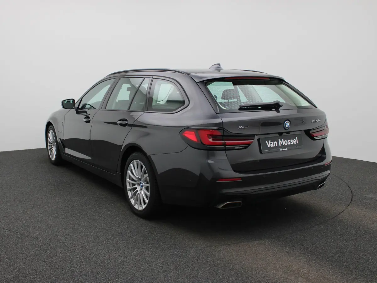 530e 215kW xDrive Auto | Achteruitrijcamera | Apple Carplay | Stoelverwarming | Climate Control | Navigatie | Elektr. achterklep |