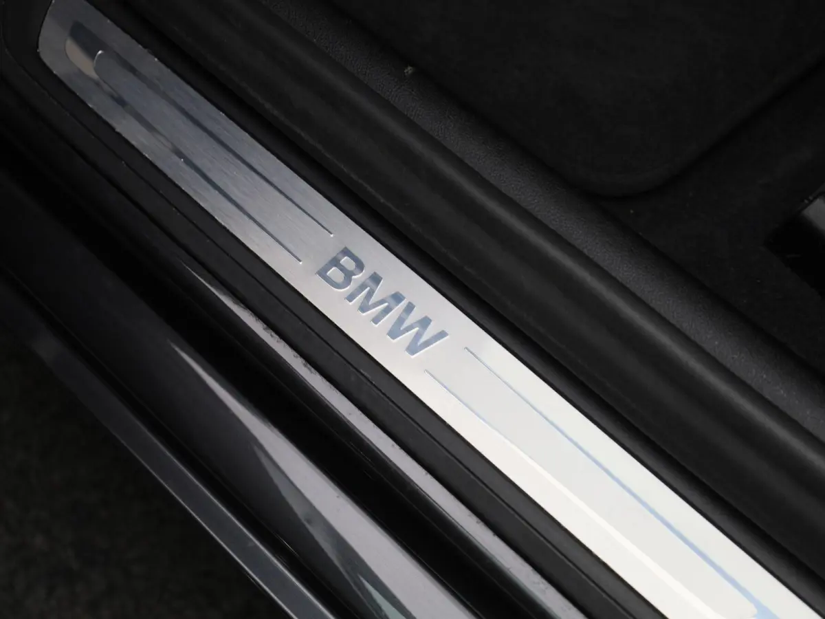 530e 215kW xDrive Auto | Achteruitrijcamera | Apple Carplay | Stoelverwarming | Climate Control | Navigatie | Elektr. achterklep |