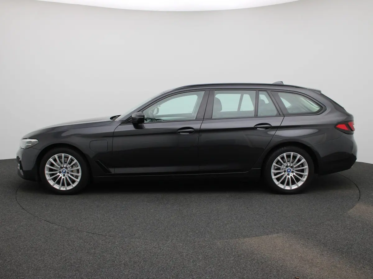 530e 215kW xDrive Auto | Achteruitrijcamera | Apple Carplay | Stoelverwarming | Climate Control | Navigatie | Elektr. achterklep |