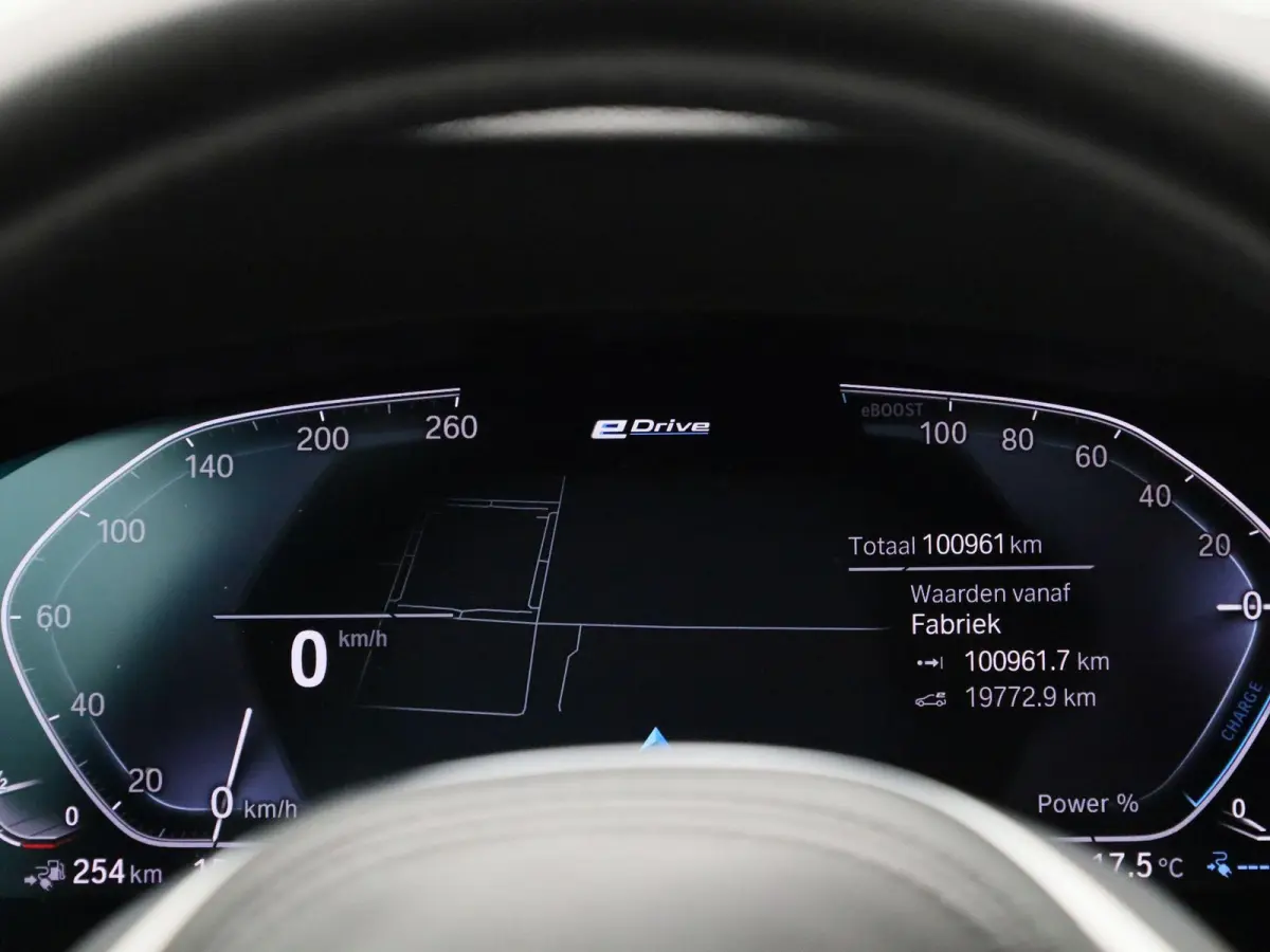 530e 215kW xDrive Auto | Achteruitrijcamera | Apple Carplay | Stoelverwarming | Climate Control | Navigatie | Elektr. achterklep |