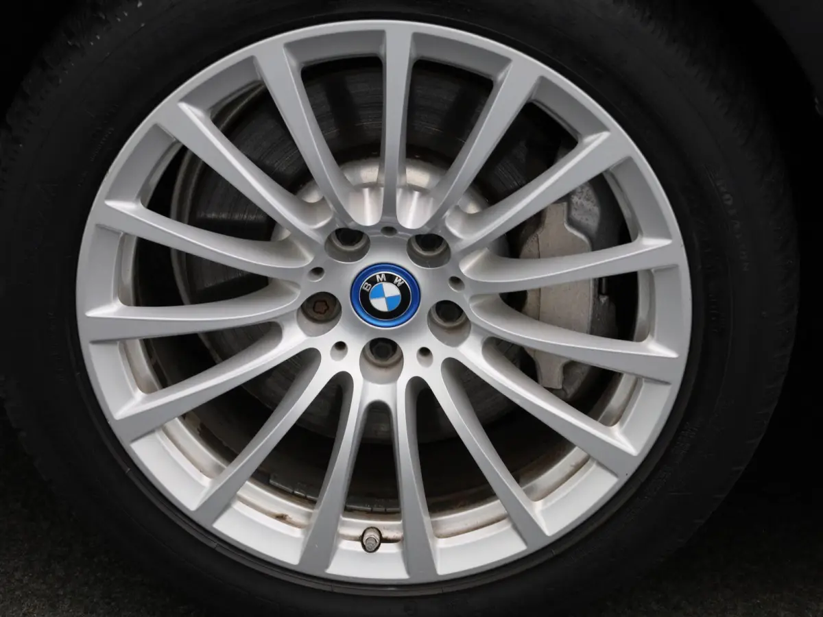 530e 215kW xDrive Auto | Achteruitrijcamera | Apple Carplay | Stoelverwarming | Climate Control | Navigatie | Elektr. achterklep |
