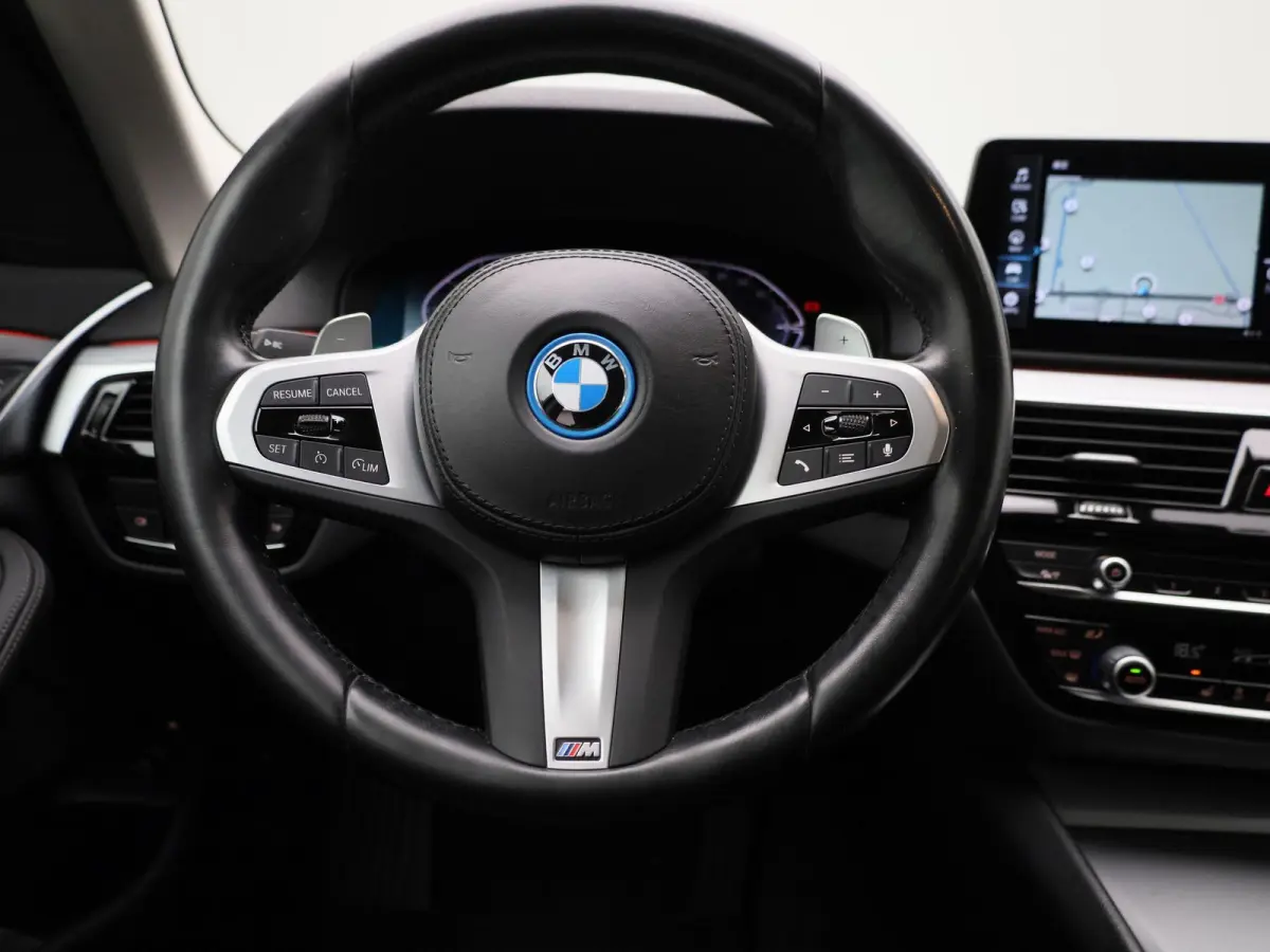 530e 215kW xDrive Auto | Achteruitrijcamera | Apple Carplay | Stoelverwarming | Climate Control | Navigatie | Elektr. achterklep |