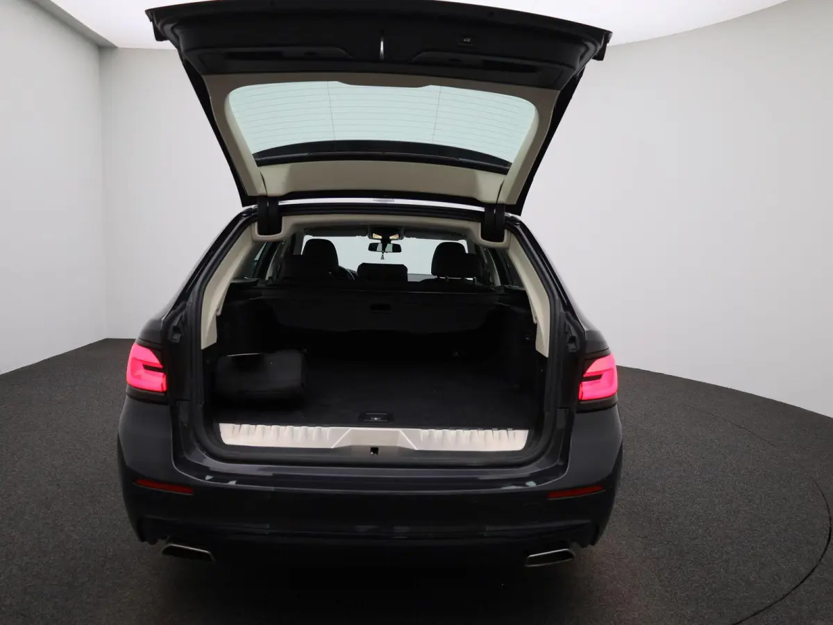530e 215kW xDrive Auto | Achteruitrijcamera | Apple Carplay | Stoelverwarming | Climate Control | Navigatie | Elektr. achterklep |
