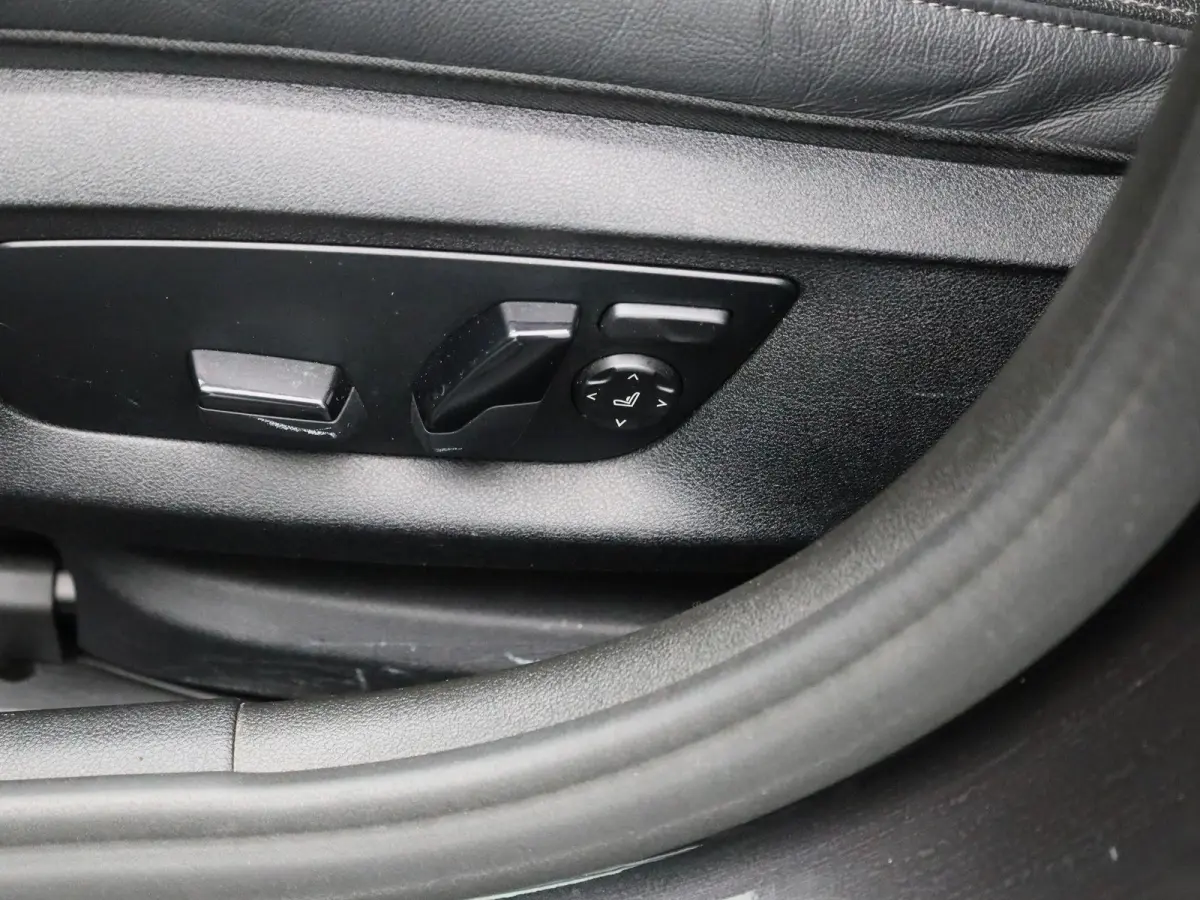 530e 215kW xDrive Auto | Achteruitrijcamera | Apple Carplay | Stoelverwarming | Climate Control | Navigatie | Elektr. achterklep |