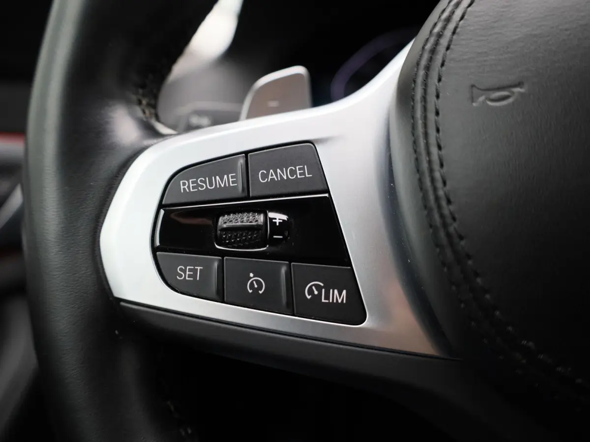 530e 215kW xDrive Auto | Achteruitrijcamera | Apple Carplay | Stoelverwarming | Climate Control | Navigatie | Elektr. achterklep |