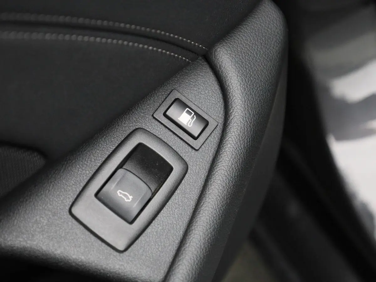 530e 215kW xDrive Auto | Achteruitrijcamera | Apple Carplay | Stoelverwarming | Climate Control | Navigatie | Elektr. achterklep |