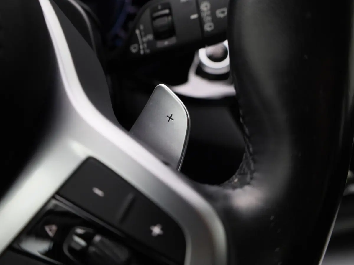 530e 215kW xDrive Auto | Achteruitrijcamera | Apple Carplay | Stoelverwarming | Climate Control | Navigatie | Elektr. achterklep |
