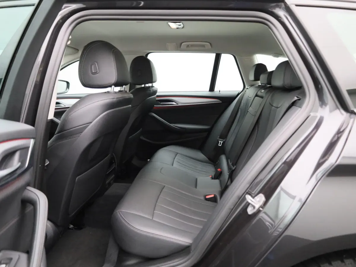 530e 215kW xDrive Auto | Achteruitrijcamera | Apple Carplay | Stoelverwarming | Climate Control | Navigatie | Elektr. achterklep |