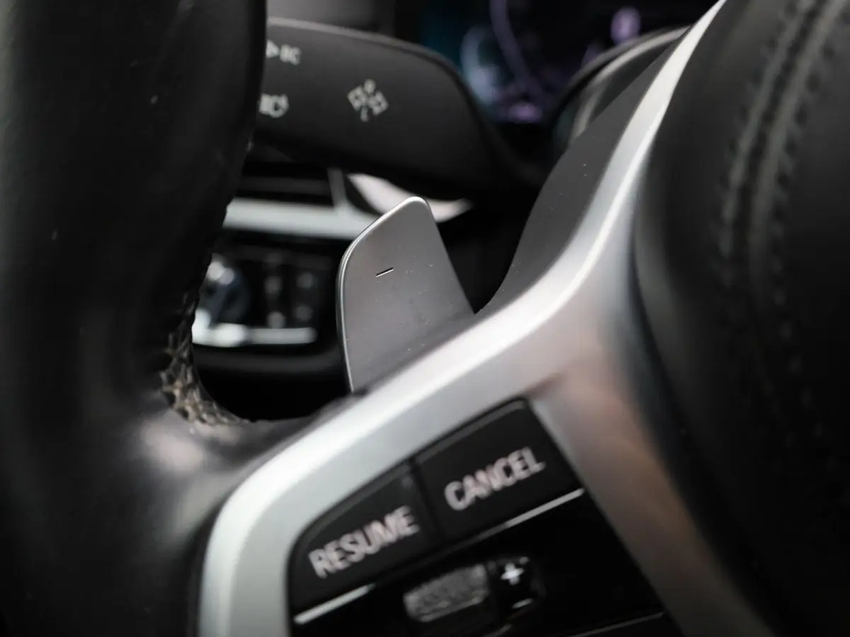 530e 215kW xDrive Auto | Achteruitrijcamera | Apple Carplay | Stoelverwarming | Climate Control | Navigatie | Elektr. achterklep |
