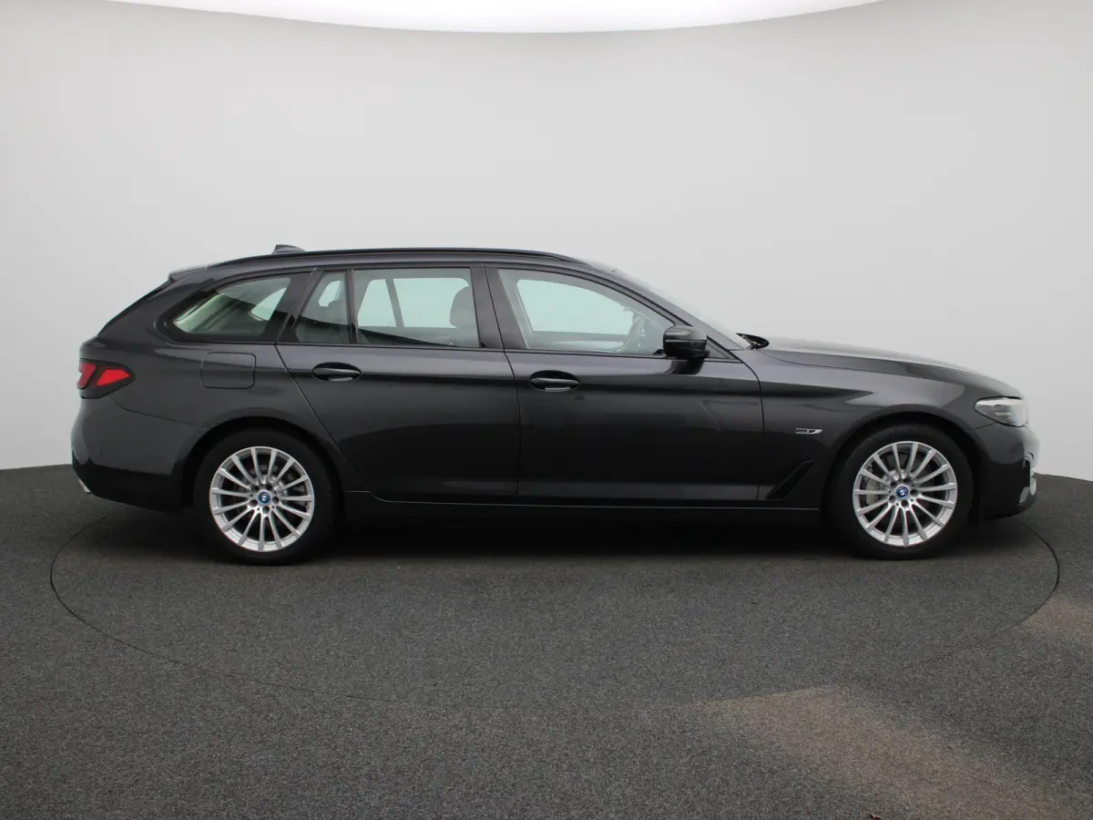 530e 215kW xDrive Auto | Achteruitrijcamera | Apple Carplay | Stoelverwarming | Climate Control | Navigatie | Elektr. achterklep |