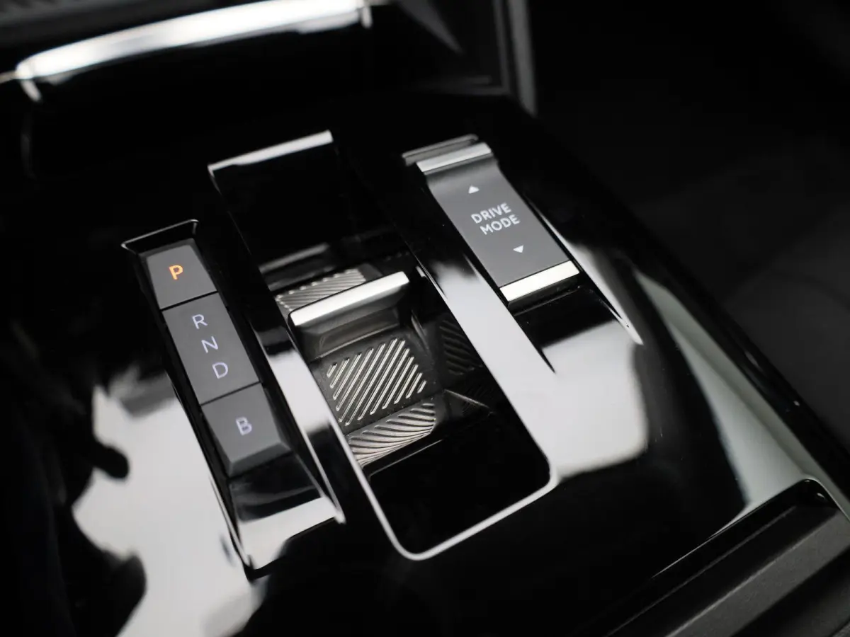 Feel 50 kWh | Apple Carplay | PDC | Cruise Control | Climate Control | Navigatie |