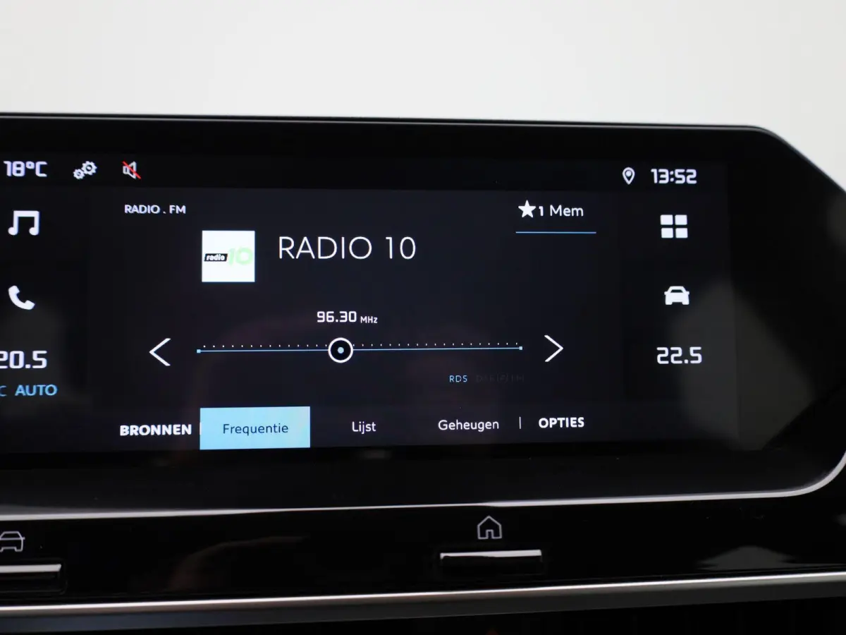 Feel 50 kWh | Apple Carplay | PDC | Cruise Control | Climate Control | Navigatie |