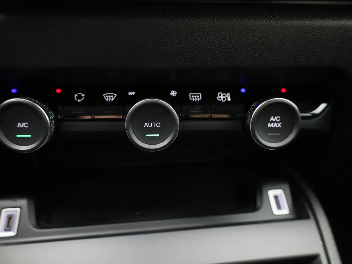 Feel 50 kWh | Apple Carplay | PDC | Cruise Control | Climate Control | Navigatie |