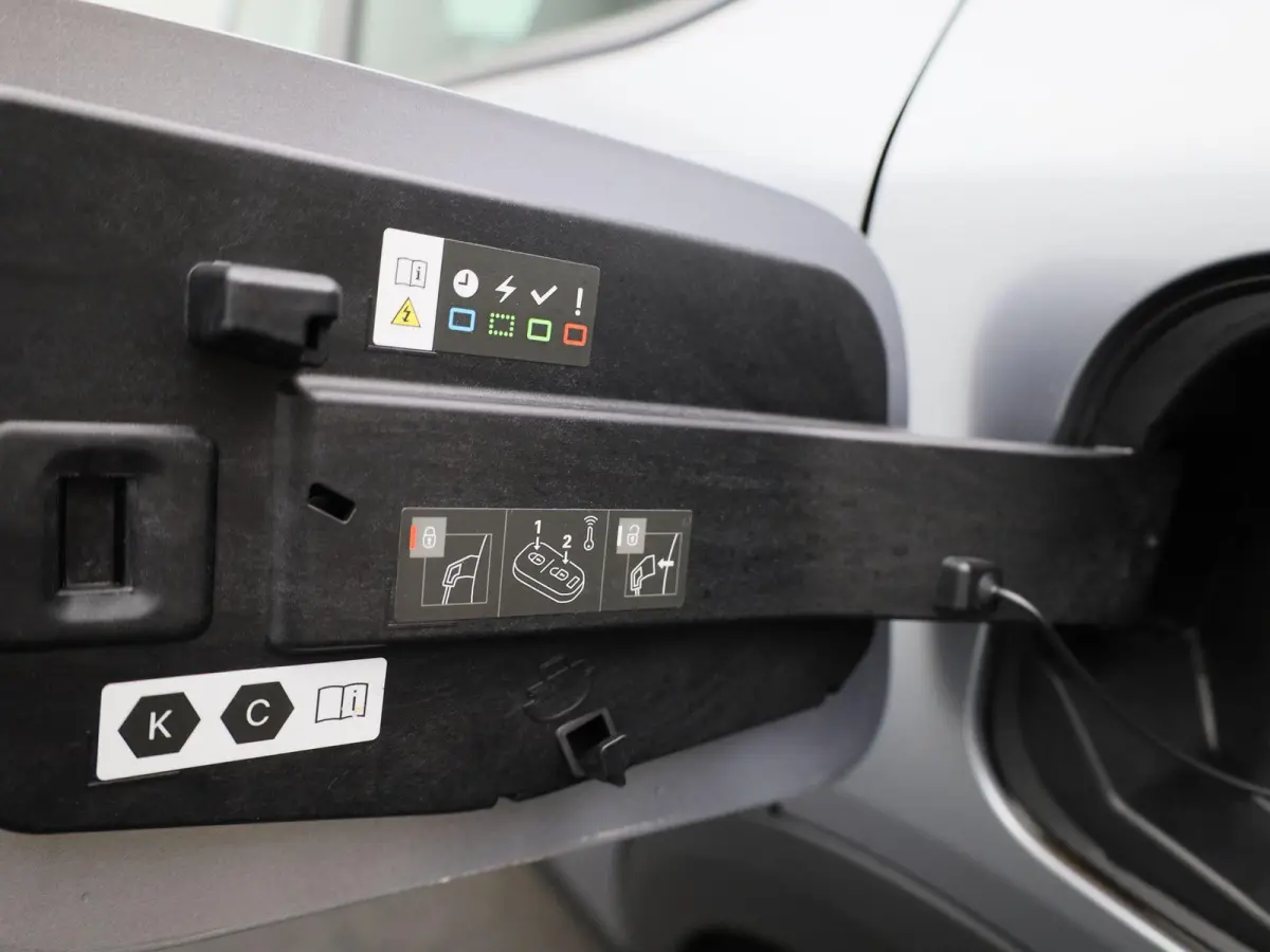 Feel 50 kWh | Apple Carplay | PDC | Cruise Control | Climate Control | Navigatie |