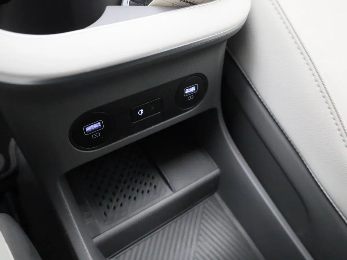 Lounge 73kWh