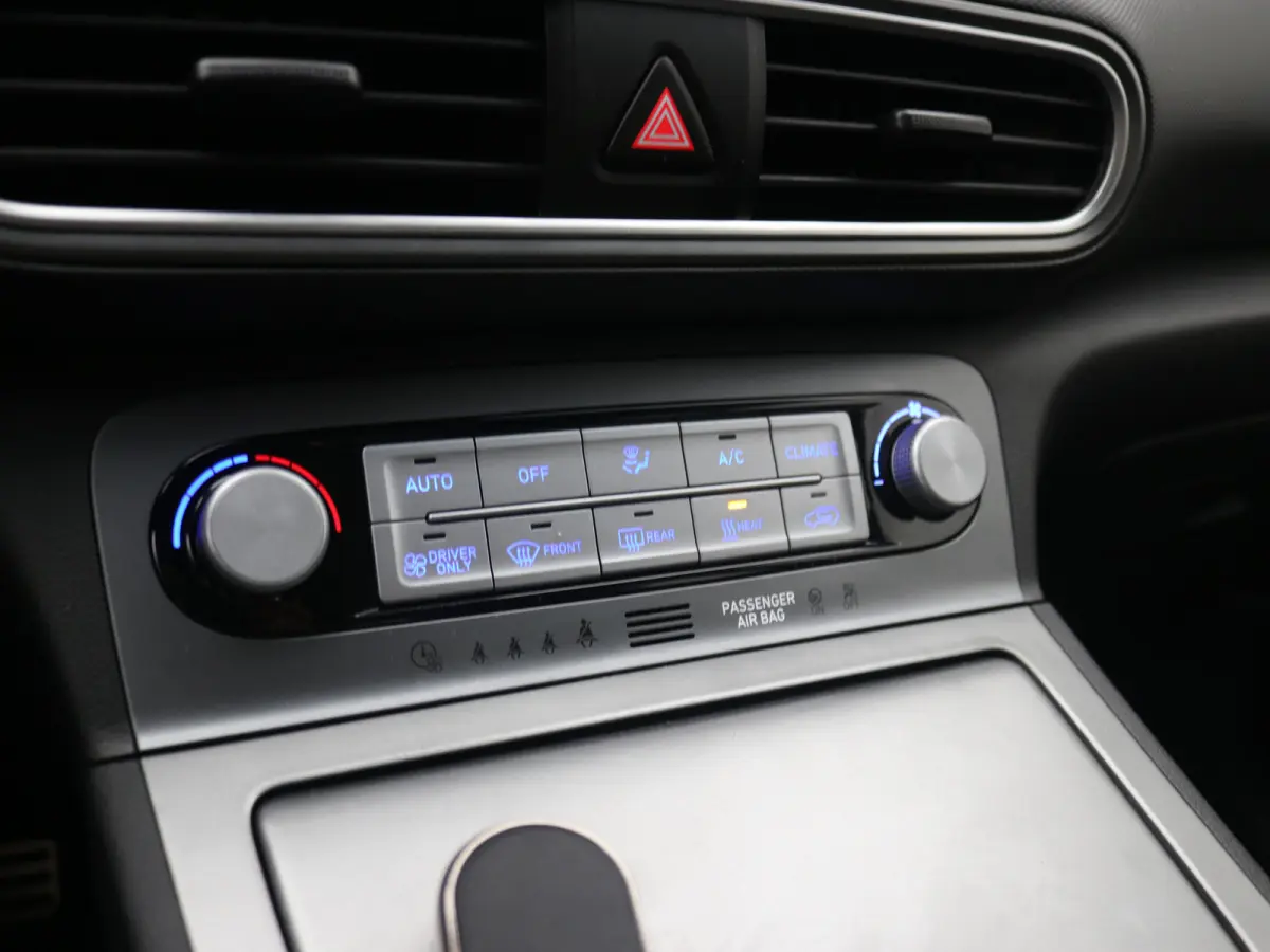 EV Comfort 64 kWh SOH 96,6% | Achteruitrijcamera | Airco (automatisch) | Apple Carplay/Android Auto|telefoonintegratie premium